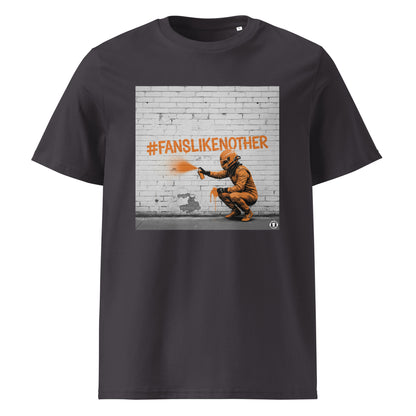 Anthracite organic cotton F1 t-shirt with Papaya Fans Like No Other graffiti art design, featuring an F1 driver spray painting #FANSLIKENOOTHER in papaya orange on a brick wall. Perfect for McLaren fans and the Papaya Army.
